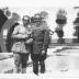 Fernand Roux et Lt Francis Russell (Roussel) devant les hangars du camp de Châteauroux le 11 juin 1918